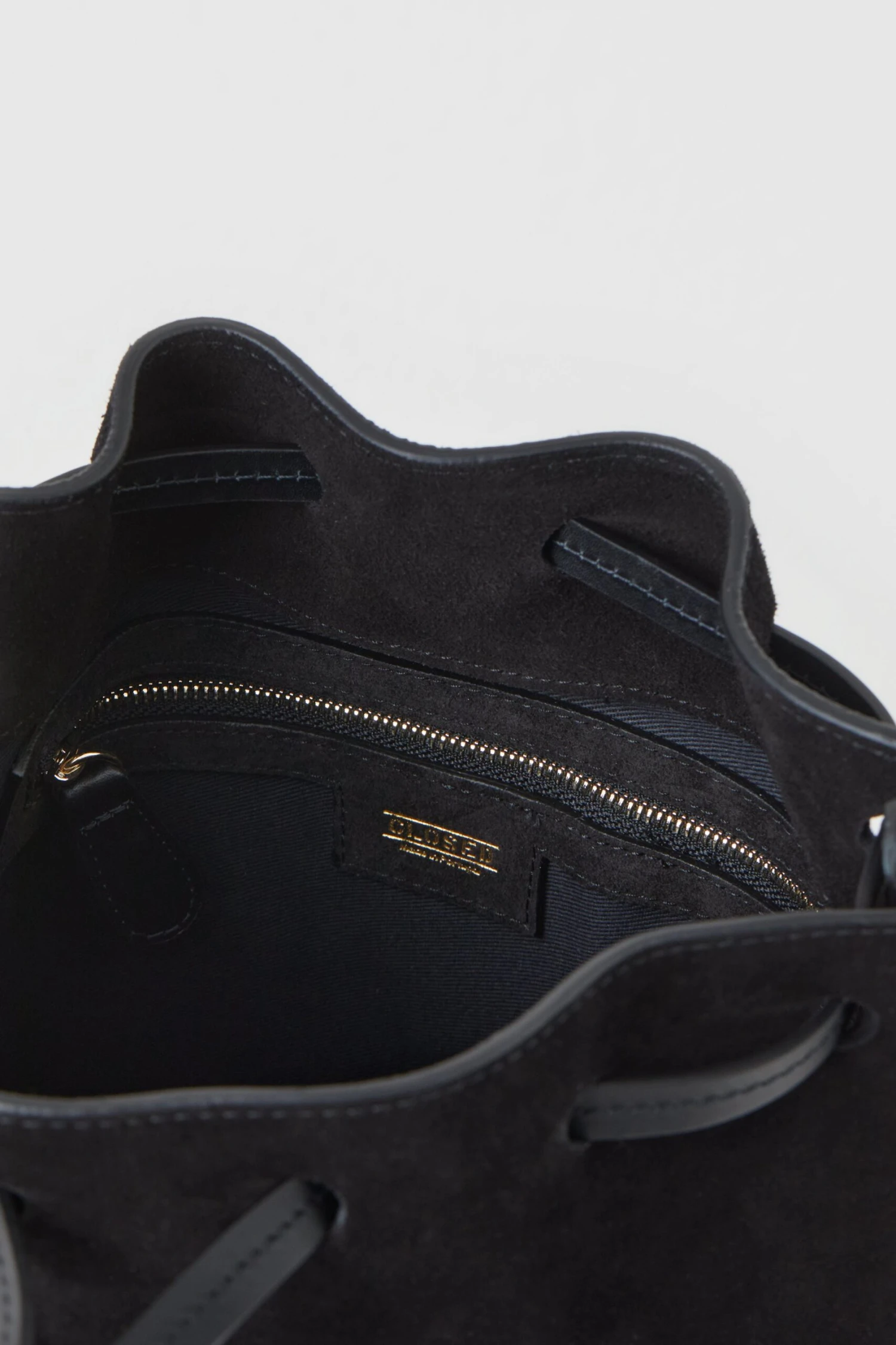 CLOSED Bucket Bag Aus Veloursleder 7 CLOSED Bucket Bag Aus Veloursleder – Bild 5