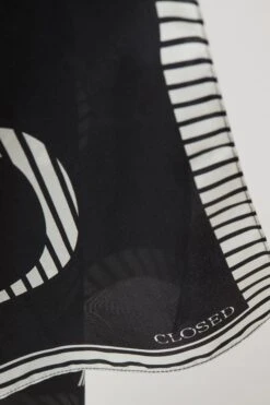 CLOSED Silk Scarf -ModeZeit C90884 72D 22 100 2