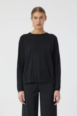 CLOSED Basic Crewneck